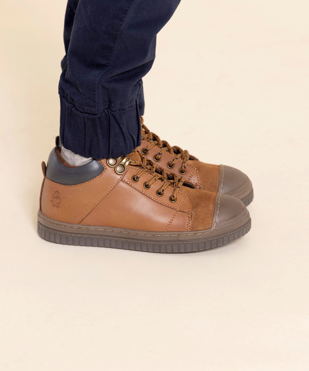 Zapatilla Cuero Niño Waco Café